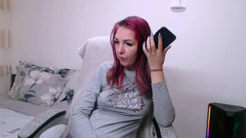 EvadesireONE online show from 04-13-26, 07:19