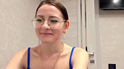 Snapshot of evadevis chatting on 05-14-26, 07:31 EvaDevis online show from 05-14-26, 07:31