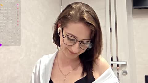 Snapshot of evadevis chatting on 05-19-26, 07:31 EvaDevis online show from 05-19-26, 07:31