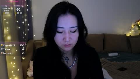 Snapshot of evadior chatting on 11-21-25, 07:45 Eva online show from 11-21-25, 07:45