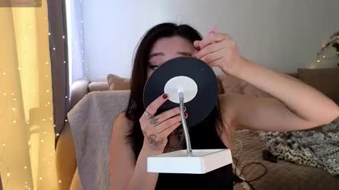 Snapshot of evadior chatting on 11-25-25, 07:08 Eva online show from 11-25-25, 07:08