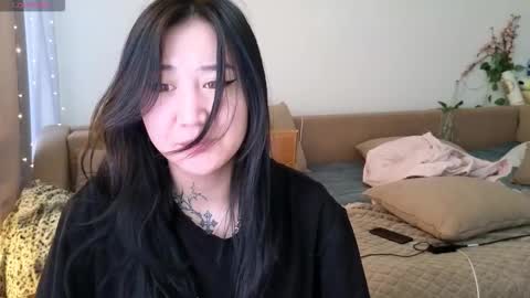 Snapshot of evadior chatting on 11-27-25, 04:36 Eva online show from 11-27-25, 04:36