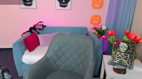 Snapshot of evafolverr chatting on 10-26-25, 07:03 Eva online show from 10-26-25, 07:03