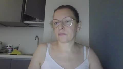 Snapshot of evaglad chatting on 09-21-25, 04:03 evaglad online show from 09-21-25, 04:03