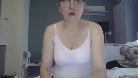 Snapshot of evaglad chatting on 10-04-25, 05:49 evaglad online show from 10-04-25, 05:49