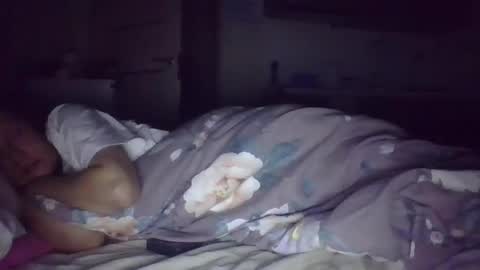 Snapshot of evaglad chatting on 10-05-25, 08:18 evaglad online show from 10-05-25, 08:18