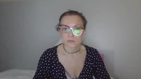 Snapshot of evaglad chatting on 10-14-25, 11:44 evaglad online show from 10-14-25, 11:44