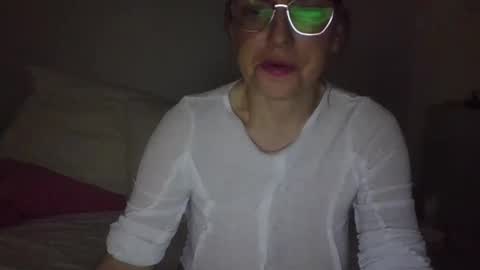 Snapshot of evaglad chatting on 10-18-25, 12:24 evaglad online show from 10-18-25, 12:24