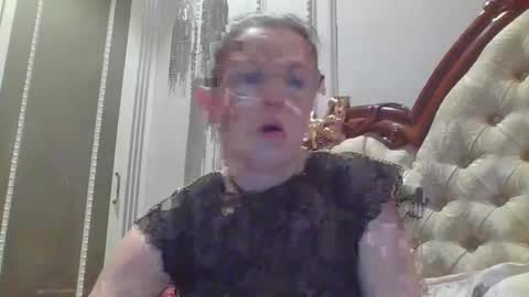 Snapshot of evaglad chatting on 10-23-25, 04:17 evaglad online show from 10-23-25, 04:17