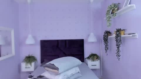 Snapshot of evahalston chatting on 10-20-25, 01:39 evahalston online show from 10-20-25, 01:39