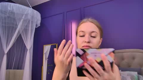 evahariss1 online show from 09-13-25, 06:35