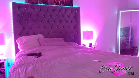 Eva online show from 10-21-25, 07:42