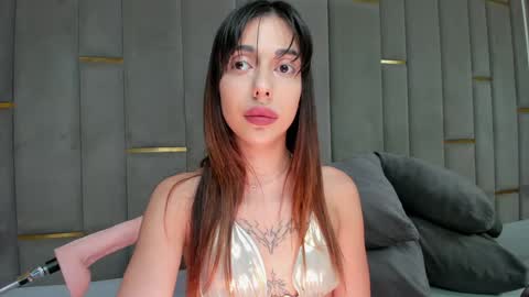 Snapshot of evalims chatting on 11-24-25, 03:23 EVA online show from 11-24-25, 03:23