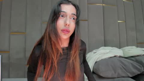 Snapshot of evalims chatting on 12-22-25, 03:42 EVA online show from 12-22-25, 03:42