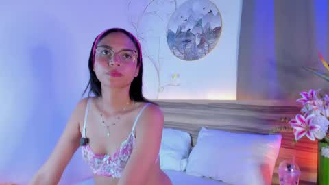 Snapshot of evalune_ chatting on 05-06-26, 09:09 . online show from 05-06-26, 09:09