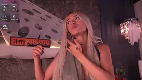 Eva Moretti online show from 10-29-25, 01:08