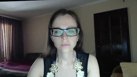 Snapshot of evangeline06 chatting on 05-21-26, 08:43 YourMistress online show from 05-21-26, 08:43