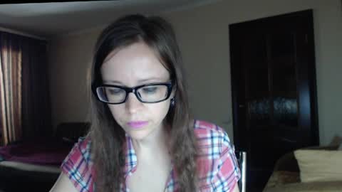 Snapshot of evangeline06 chatting on 05-25-26, 09:04 YourMistress online show from 05-25-26, 09:04