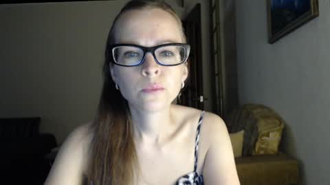 Snapshot of evangeline06 chatting on 05-26-26, 09:27 YourMistress online show from 05-26-26, 09:27