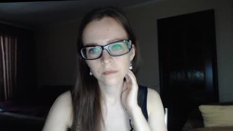 Snapshot of evangeline06 chatting on 05-27-26, 08:55 YourMistress online show from 05-27-26, 08:55
