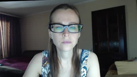 Snapshot of evangeline06 chatting on 06-04-26, 08:53 YourMistress online show from 06-04-26, 08:53