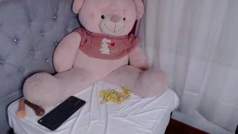 evangelineblossom03 online show from 03-10-25, 10:45