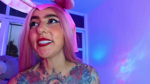 Snapshot of evangelyne1 chatting on 02-22-25, 07:14 Evangelyne online show from 02-22-25, 07:14