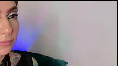 Snapshot of evangelyne1 chatting on 10-30-25, 04:08 Evangelyne online show from 10-30-25, 04:08