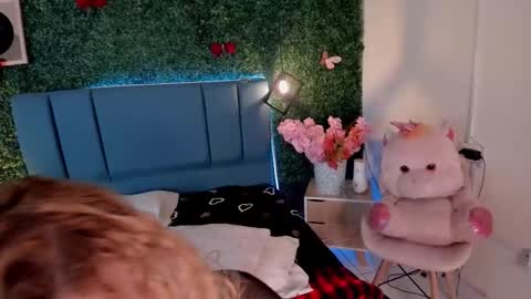Snapshot of evangelyne_rose chatting on 02-11-26, 08:25 Evangelyne online show from 02-11-26, 08:25