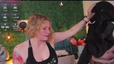 Snapshot of evangelyne_rose chatting on 02-20-26, 07:47 Evangelyne online show from 02-20-26, 07:47