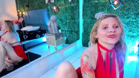 Snapshot of evangelyne_rose chatting on 02-24-26, 07:45 Evangelyne online show from 02-24-26, 07:45