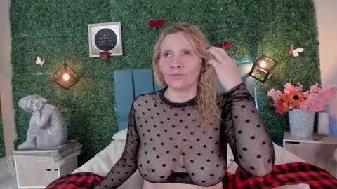 Snapshot of evangelyne_rose chatting on 03-04-26, 07:53 Evangelyne online show from 03-04-26, 07:53