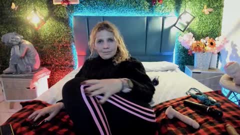 Snapshot of evangelyne_rose chatting on 03-08-26, 02:04 Evangelyne online show from 03-08-26, 02:04