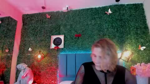 Snapshot of evangelyne_rose chatting on 03-16-26, 07:29 Evangelyne online show from 03-16-26, 07:29