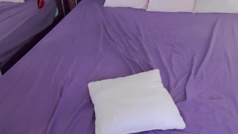 Snapshot of evapeachh chatting on 04-21-26, 02:51 Eva online show from 04-21-26, 02:51