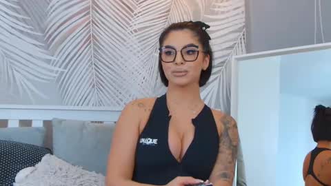 Snapshot of evareyss chatting on 12-29-24, 06:27 evareyss online show from 12-29-24, 06:27