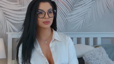 Snapshot of evareyss chatting on 01-06-25, 07:56 evareyss online show from 01-06-25, 07:56