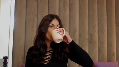 EvaRhea online show from 09-23-25, 02:58