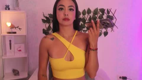 Snapshot of evaritz__ chatting on 03-24-26, 10:15 EVARITZ online show from 03-24-26, 10:15