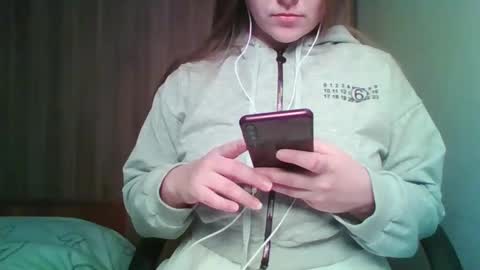 evasapples2026 online show from 05-10-26, 04:56