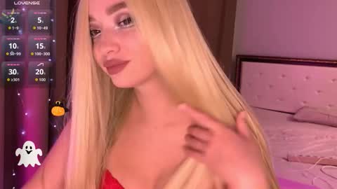 Snapshot of evasweet420 chatting on 10-19-25, 12:55 Eva online show from 10-19-25, 12:55