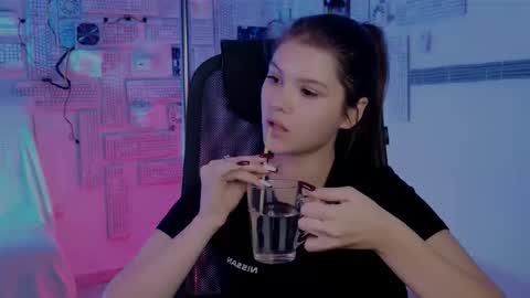 Snapshot of evathopson chatting on 11-20-25, 11:32 Eva next stream - - 1600 UTC2000 online show from 11-20-25, 11:32