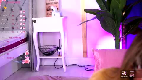 Snapshot of evawarenn chatting on 10-06-25, 08:01 Carolina online show from 10-06-25, 08:01