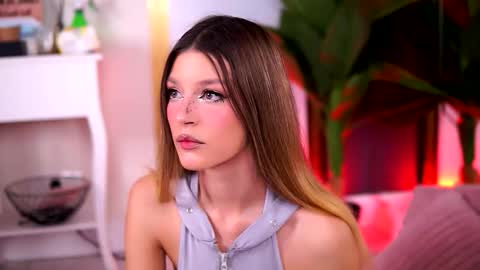 Snapshot of evawarenn chatting on 10-23-25, 10:25 Carolina online show from 10-23-25, 10:25