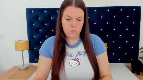 Snapshot of evawetdream chatting on 10-23-25, 06:02 Eva online show from 10-23-25, 06:02