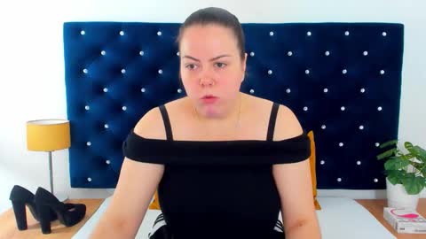 Snapshot of evawetdream chatting on 11-04-25, 06:56 Eva online show from 11-04-25, 06:56