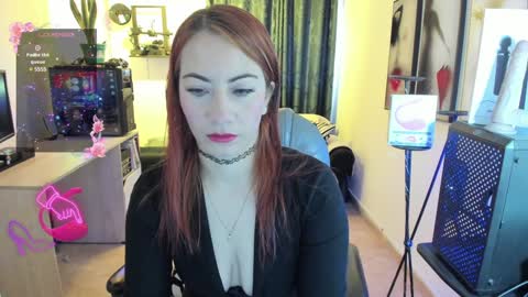 Snapshot of evee_e chatting on 01-25-25, 01:30 Evee online show from 01-25-25, 01:30