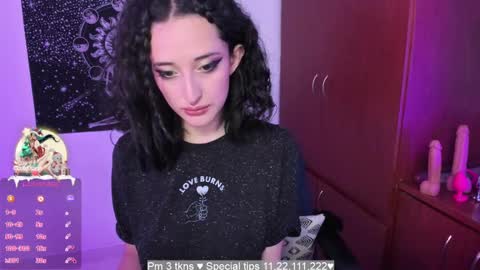 Snapshot of evee_uwu chatting on 12-28-24, 10:55 Eve Jane online show from 12-28-24, 10:55