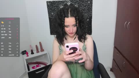 Snapshot of evee_uwu chatting on 01-04-25, 07:34 Eve Jane online show from 01-04-25, 07:34