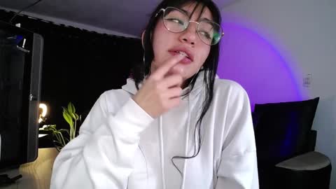 Kissed by an angel  IG evee  lyn20 online show from 12-18-24, 05:59